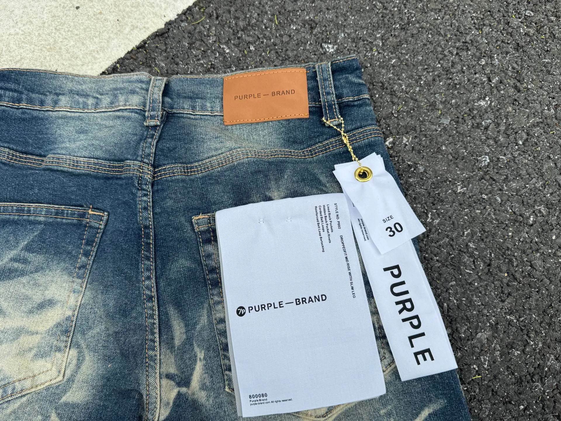 PU 1 (the back pocket label will not be returned or exchanged once it is removed) Top foreign trade order Purple Brand ripped stretch skinny jeans for men and women Same Style Accessories: complete accessories, all in original packaging, two hang tags and two labels on the back pocket to distinguish the low-end version on the outside, hardware and buckles are aligned, Authentic original with logo, aluminum alloy buckle, authentic Authentic printing inside the jeans pocket, every detail distinguishes any version on the market Fabric: Authentic pattern-making and Authentic custom-made imported fabrics use unique washing and dyeing methods, and are individually hand-painted to make ripped and micro-elastic jeans. Sizes: 28 30 32 34 36